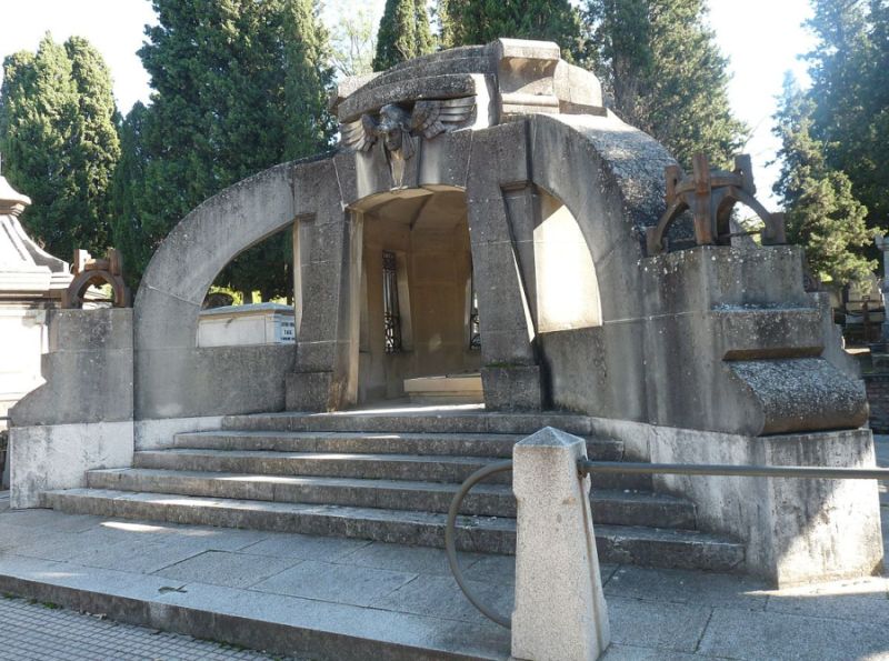 Panteón o mausoleo de Francisco Pi y Margall (Cementerio Civil)