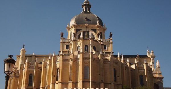 La Almudena, una de las 5 catedrales de Madrid