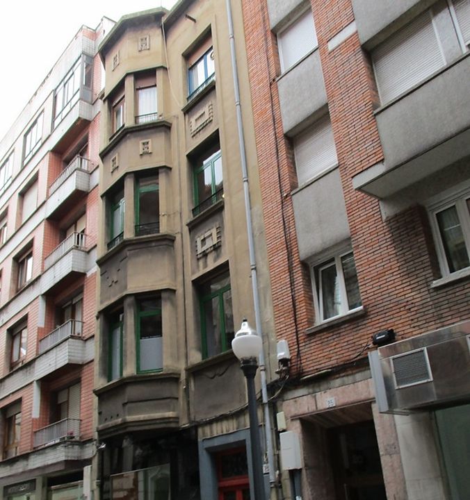 Calle Cabrales, 23