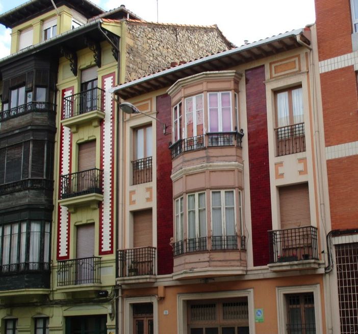Regionalismo Decó entre el Art Decó de Gijón