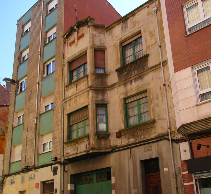 Zigzag Moderne en el Art Decó de Gijón en calle Profesor Miguel Ángel González Muñiz 13