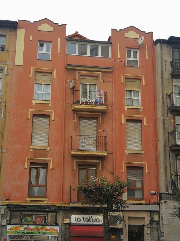 Calle Casimiro Sáinz, 11