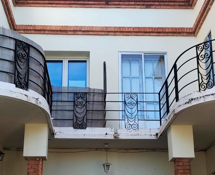 Teruel Art Decó Streamline Moderne en los balcones aerodinámicos de calle 3 de abril número 2