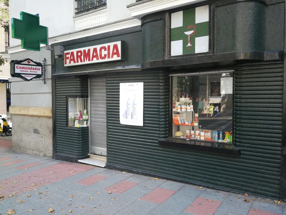 La farmacia María Carmen Comendador Sánchez Serrano, negocio del Madrid Art Decó