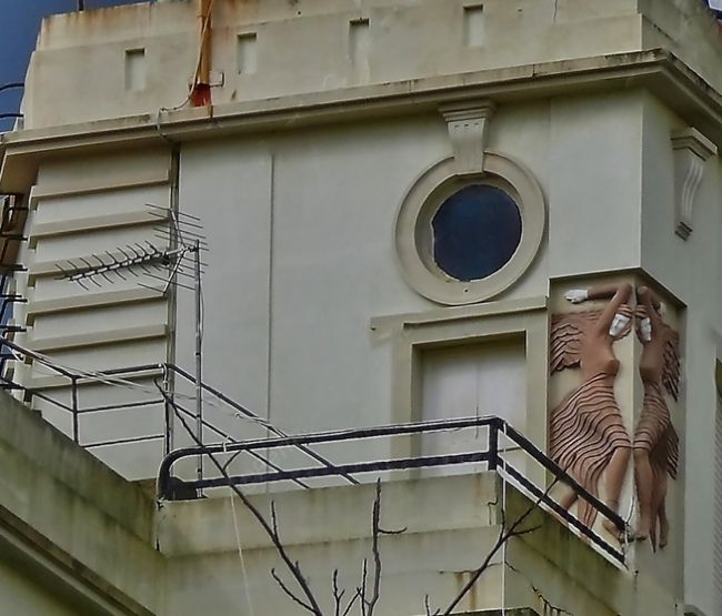 Bajorrelieve del Ferrol Art Decó