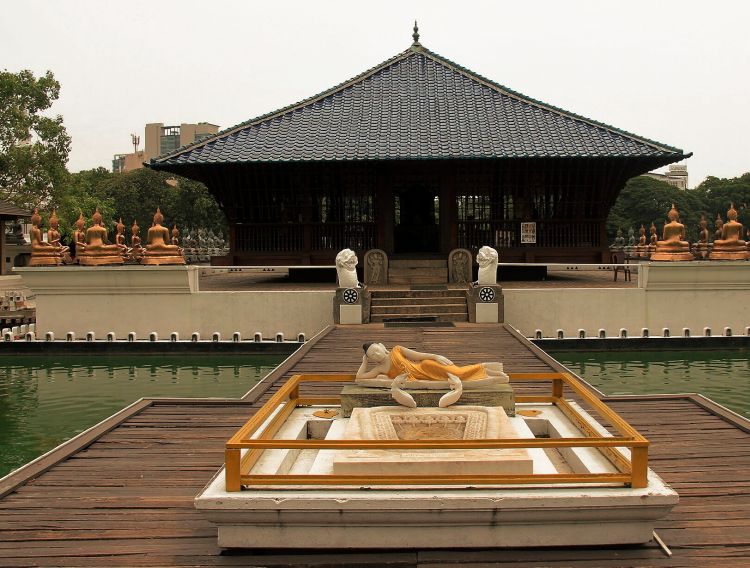 Templo Seema Malaka, diseñado por el arquitecto gay Geoffrey Bawa