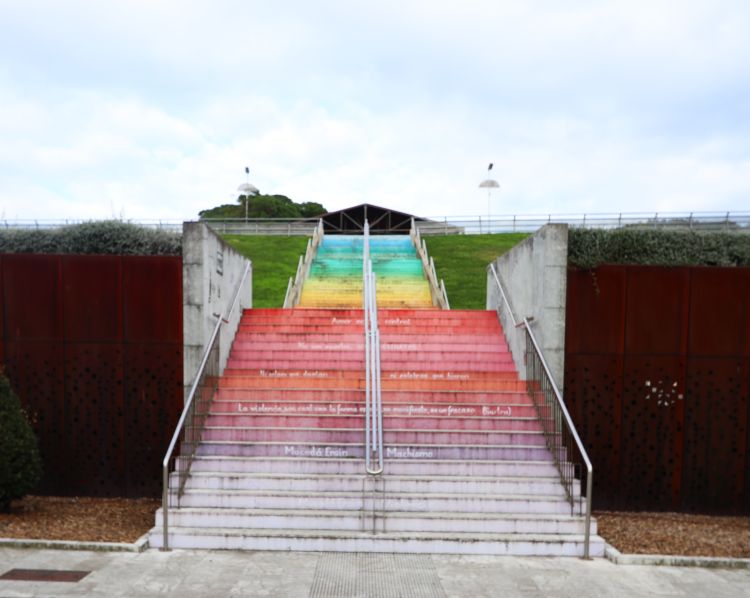 Arquitectura LGTBIAQ en España. Escalera de Colores en Gijón