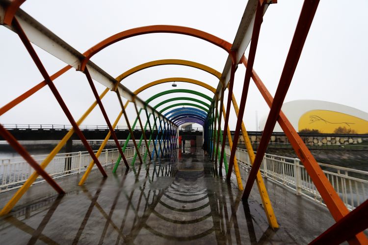 Arquitectura LGTBIAQ en España. Puente de San Sebastián en Avilés