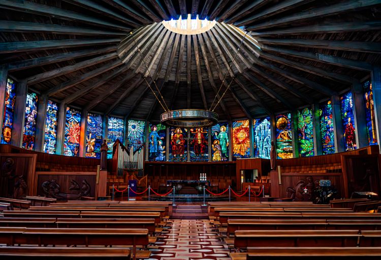 Interior de La Porciúncula, obra maestra de Josep Ferragut Pou