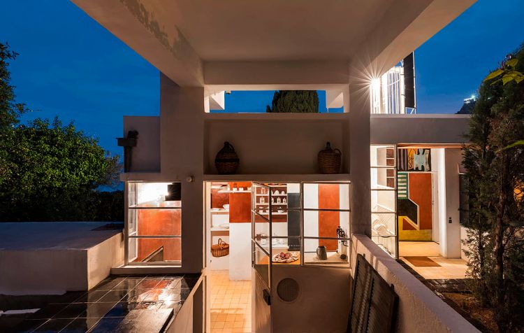 Parte de la fachada trasera de la Villa E-1027 de Eileen Gray, arquitecta bisexual